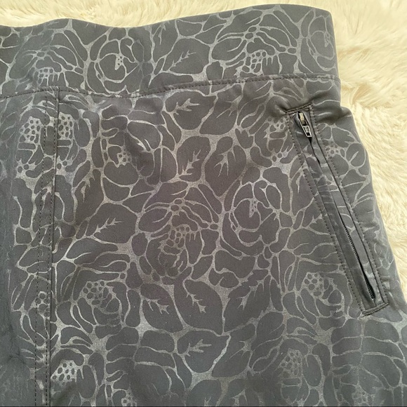 Orvis Women's Embossed Pull-On Active Skort - Picture 7 of 9